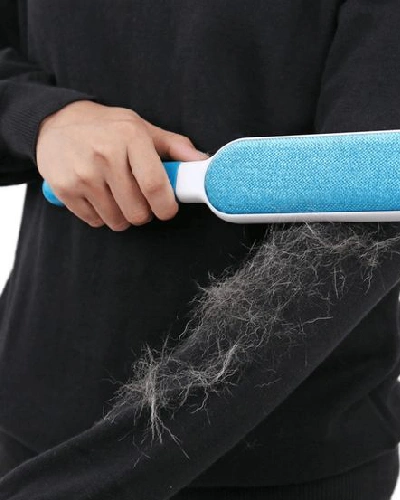 استفاده از یک برس پارچه ای ملایم