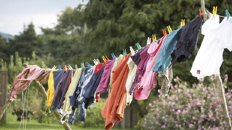 خشک کردن لباس در فضای بیرون