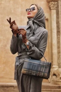 مینی اسکارف به چه صورتی میاد