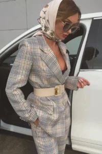 مینی اسکارف با کت شلوار