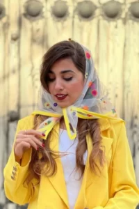 مینی اسکارف با مانتو کتی