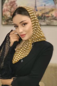 مینی اسکارف به چه صورتی میاد