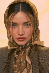 مینی اسکارف با کت شلوار