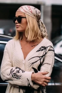 مینی اسکارف با کت شلوار