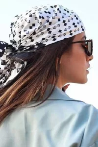 مینی اسکارف با کت شلوار